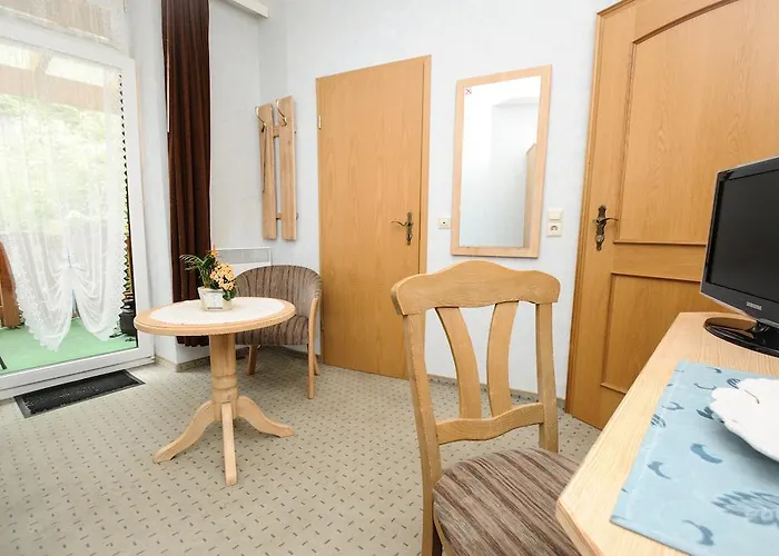 Gaestehaus Wieghardt 招待所 2*